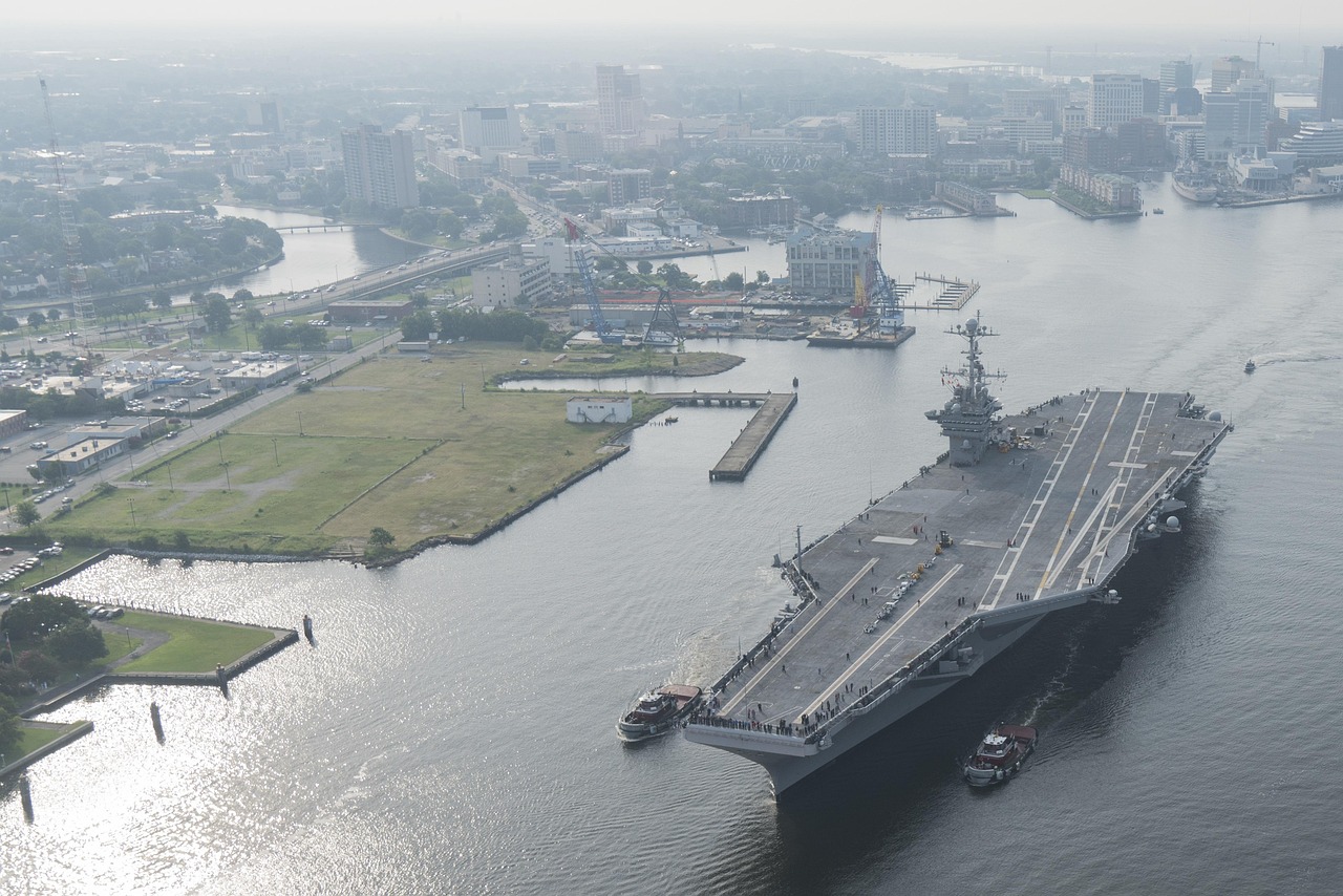 中國海軍第三艘航母福建艦最新進展，艦島安裝工作順利進行